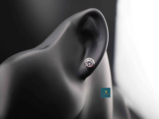 Round stud earring